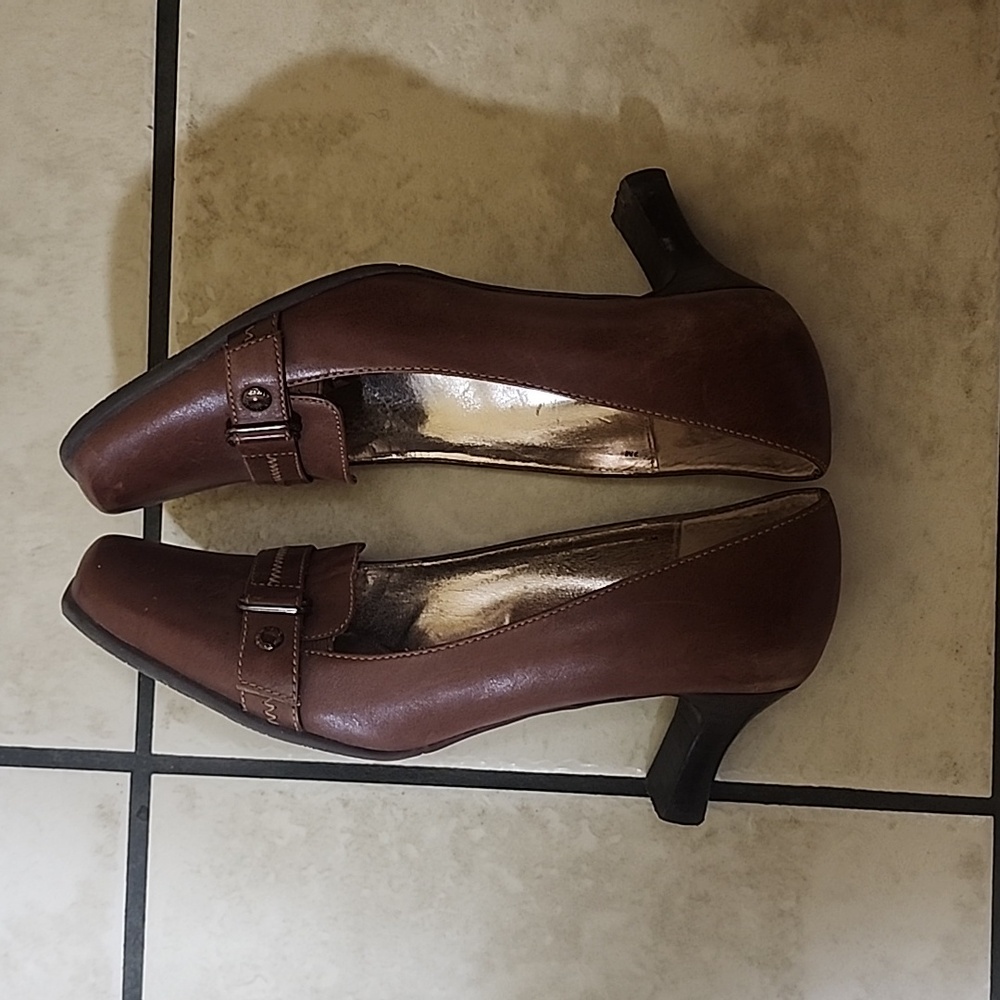 Shoes - Picture 4 of 4